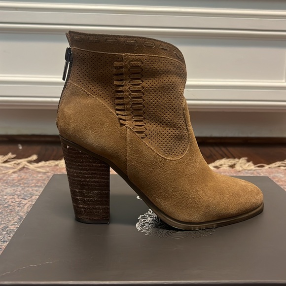 Vince Camuto Fretzia boots. Size 6.5 - Picture 6 of 6